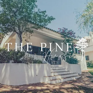 Pine House - Airport, And Center Bed & Breakfast Distretto di Faro
